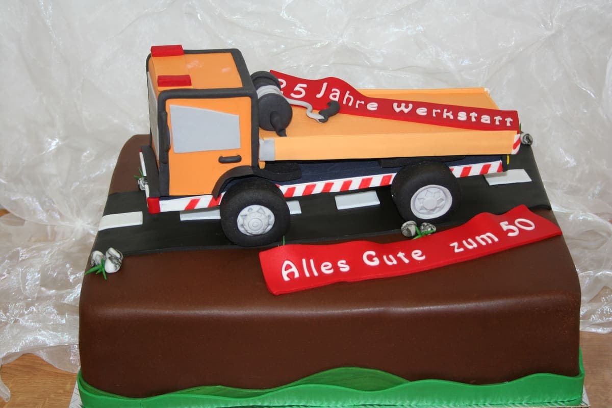 Kreative LKW-Torte zum 50. Geburtstag mit Werkstatt-Thema