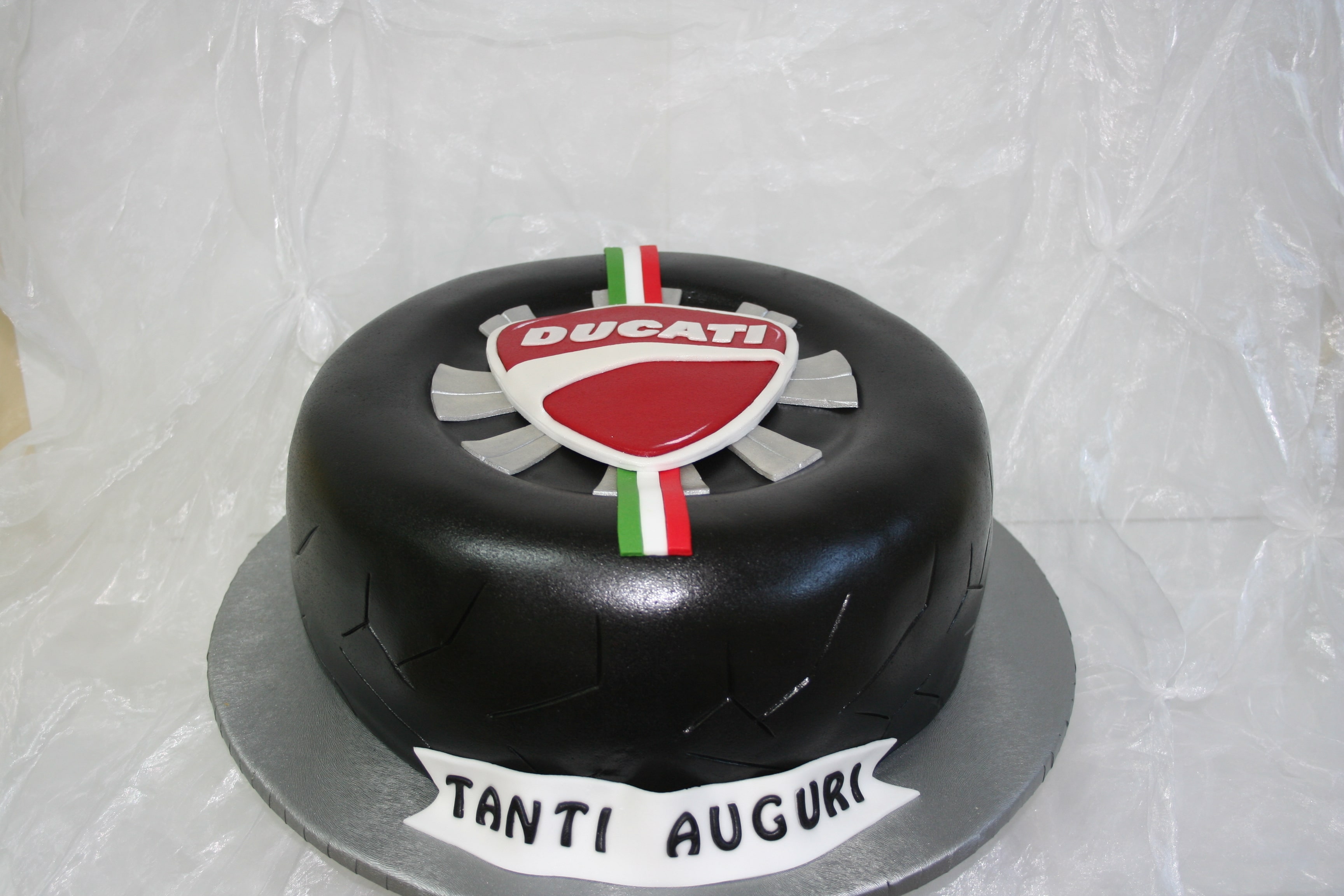 Ducati Motorradreifen-Torte