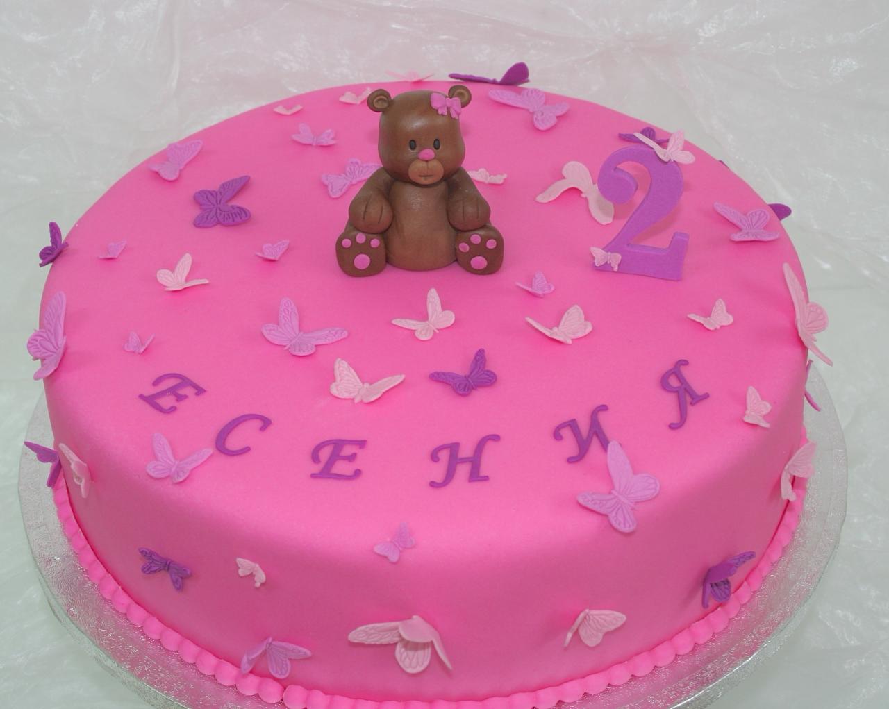 Motivtorte pink mit Teddybär und Schmetterlinge – Fondant-Geburtstagstorte